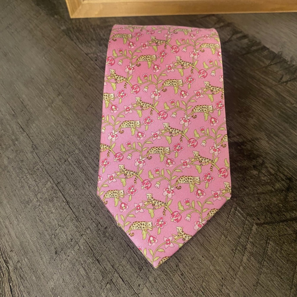 Salvatore Ferragamo Mens Pink Silk Leopard Floral Animal Print Tie Made in Italy